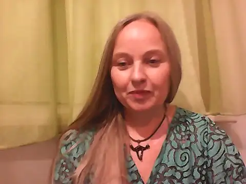 Snapshot of Rosivah chatting on 09/17/25, 10:00 Rosivah online show from 09/17/25, 10:00