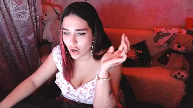 Snapshot of Amireth chatting on 09/23/25, 10:35 Amireth online show from 09/23/25, 10:35