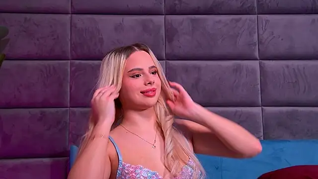 YssabelFox online show from 12/19/25, 02:46