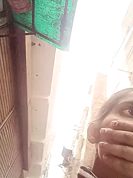 Saloni-Gupta online show from 12/14/25, 09:58