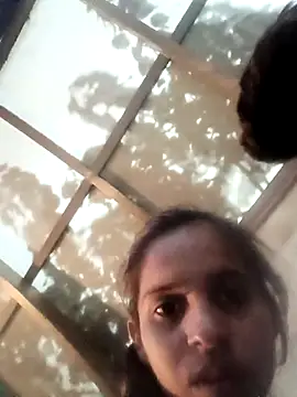 Snapshot of Saloni-Gupta chatting on 02/14/26, 01:41 Saloni-Gupta online show from 02/14/26, 01:41