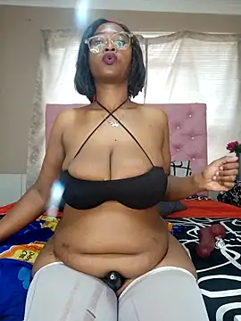 Snapshot of YummyChocTits chatting on 10/17/25, 08:28 YummyChocTits online show from 10/17/25, 08:28