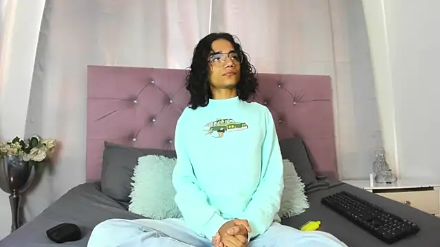 EthanBlackwoodd online show from 10/17/25, 07:49