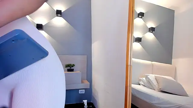 selena monroy online show from 12/02/25, 01:50