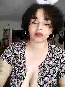 Snapshot of Julie_wallace chatting on 11/04/25, 09:03 Julie wallace online show from 11/04/25, 09:03