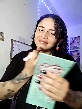 Julie wallace online show from 06/06/26, 03:22