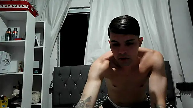 Snapshot of becmz chatting on 01/09/26, 01:30 becmz online show from 01/09/26, 01:30