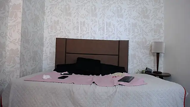 Snapshot of Ava_Raye chatting on 05/15/26, 06:48 Ava Raye online show from 05/15/26, 06:48