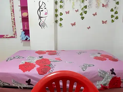 Snapshot of naty_lan11 chatting on 11/06/25, 01:45 naty lan11 online show from 11/06/25, 01:45