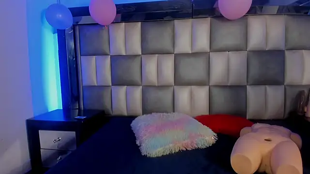 abbiecollins js online show from 11/24/25, 05:07