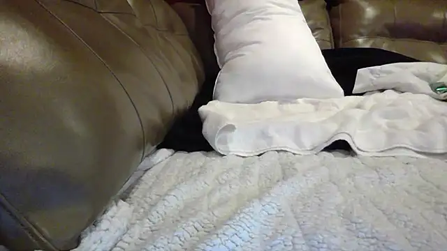 Snapshot of kinkyteenjt chatting on 12/23/25, 01:58 kinkyteenjt online show from 12/23/25, 01:58