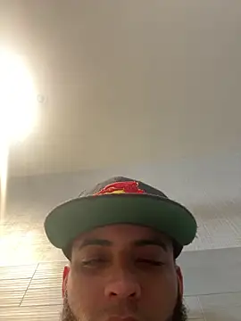 LeoPR00 online show from 12/23/25, 01:47