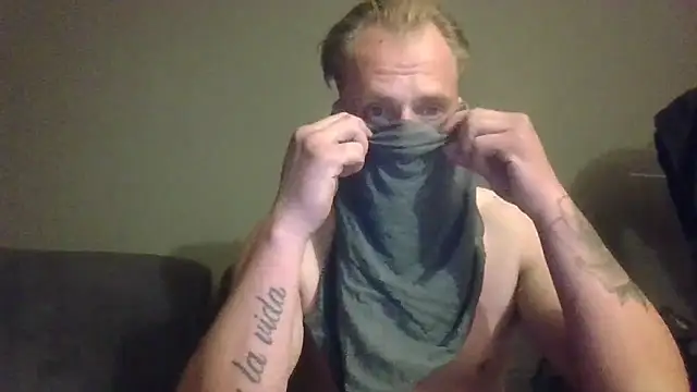 Snapshot of steef070 chatting on 05/15/26, 11:01 steef070 online show from 05/15/26, 11:01