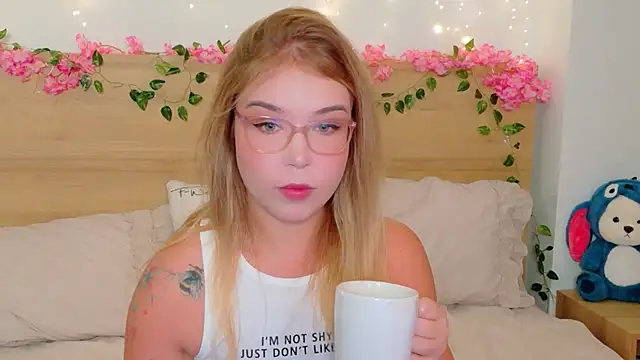 Lilith Bonheur online show from 11/07/25, 09:04