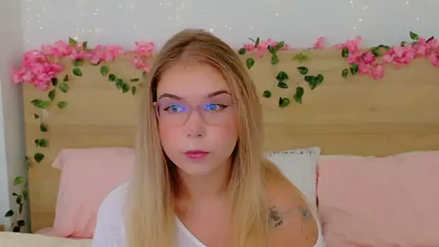 Lilith Bonheur online show from 11/20/25, 02:01