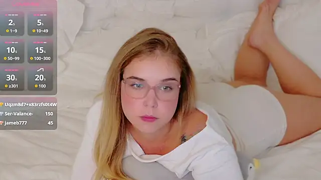 Lilith Bonheur online show from 12/14/25, 05:18