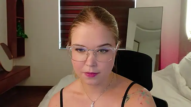 Lilith Bonheur online show from 04/05/26, 12:08