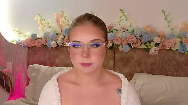 Snapshot of Lilith_Bonheur chatting on 04/25/26, 11:13 Lilith Bonheur online show from 04/25/26, 11:13