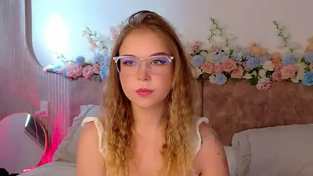 Snapshot of Lilith_Bonheur chatting on 04/30/26, 12:28 Lilith Bonheur online show from 04/30/26, 12:28