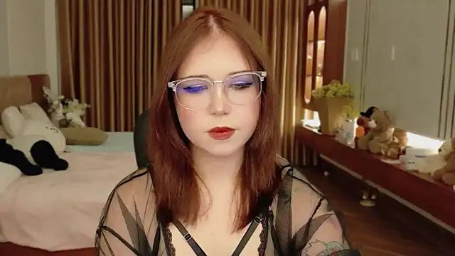Snapshot of Lilith_Bonheur chatting on 05/13/26, 08:27 Lilith Bonheur online show from 05/13/26, 08:27