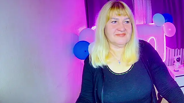 Snapshot of EmmaEllison chatting on 09/23/25, 06:16 EmmaEllison online show from 09/23/25, 06:16