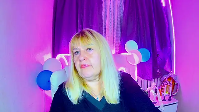 Snapshot of EmmaEllison chatting on 09/30/25, 06:07 EmmaEllison online show from 09/30/25, 06:07