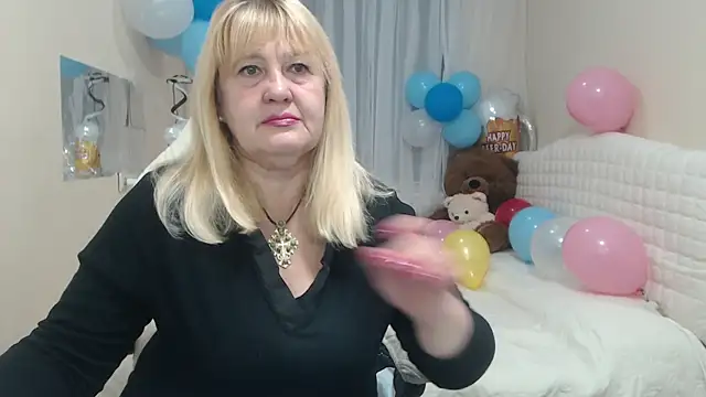Snapshot of EmmaEllison chatting on 10/03/25, 11:51 EmmaEllison online show from 10/03/25, 11:51