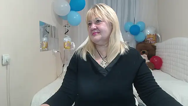 Snapshot of EmmaEllison chatting on 10/04/25, 12:03 EmmaEllison online show from 10/04/25, 12:03