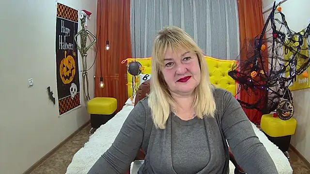 Snapshot of EmmaEllison chatting on 10/21/25, 06:25 EmmaEllison online show from 10/21/25, 06:25