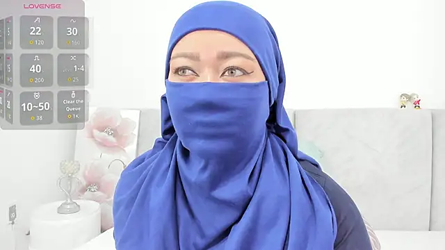 Snapshot of Jadiya_ chatting on 10/17/25, 12:08 Jadiya  online show from 10/17/25, 12:08