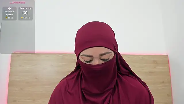 Snapshot of Jadiya_ chatting on 10/21/25, 12:06 Jadiya  online show from 10/21/25, 12:06