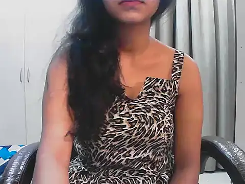 Snapshot of short_girl_ chatting on 10/01/25, 05:08 short girl  online show from 10/01/25, 05:08