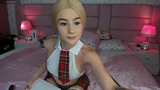 Snapshot of ChloeLaurentt chatting on 05/01/26, 01:59 ChloeLaurentt online show from 05/01/26, 01:59
