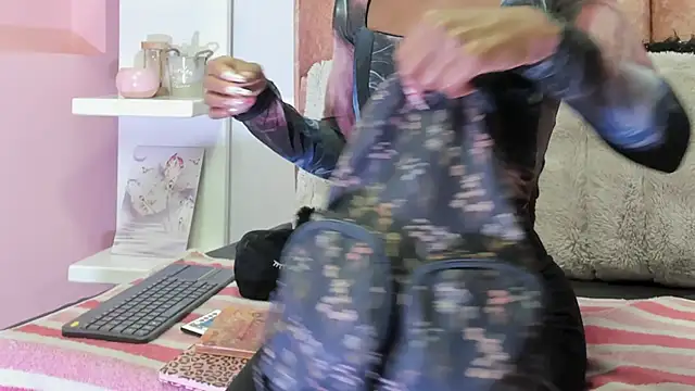 alix noa online show from 10/04/25, 08:40