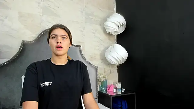 isabel 09 online show from 10/03/25, 02:52