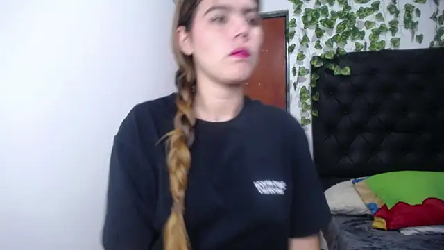 isabel 09 online show from 10/10/25, 02:54