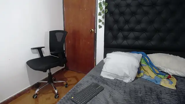 isabel 09 online show from 10/21/25, 03:13