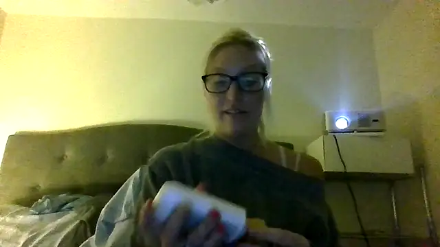 Snapshot of JemTastic chatting on 09/16/25, 02:23 JemTastic online show from 09/16/25, 02:23