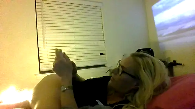 Snapshot of JemTastic chatting on 09/18/25, 01:40 JemTastic online show from 09/18/25, 01:40