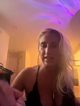 Snapshot of JemTastic chatting on 10/25/25, 03:58 JemTastic online show from 10/25/25, 03:58