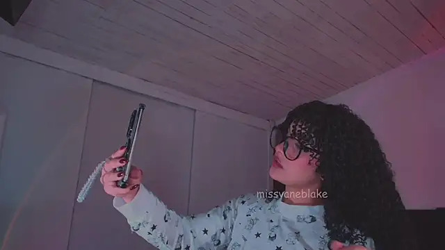 missvaneblake online show from 12/03/25, 11:08