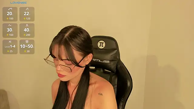 Snapshot of Sofia_pregnant chatting on 10/14/25, 07:03 Sofia pregnant online show from 10/14/25, 07:03