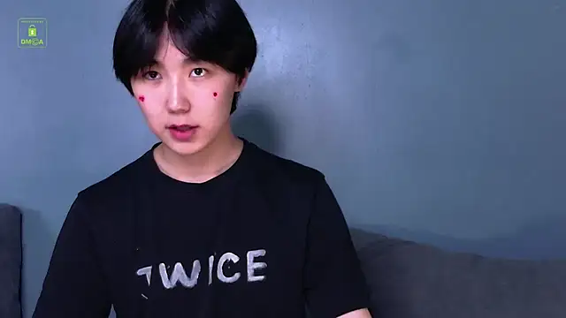 Snapshot of HeejinWang chatting on 06/13/26, 03:21 HeejinWang online show from 06/13/26, 03:21