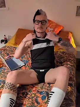 Snapshot of cruiserpup chatting on 11/10/25, 02:16 cruiserpup online show from 11/10/25, 02:16