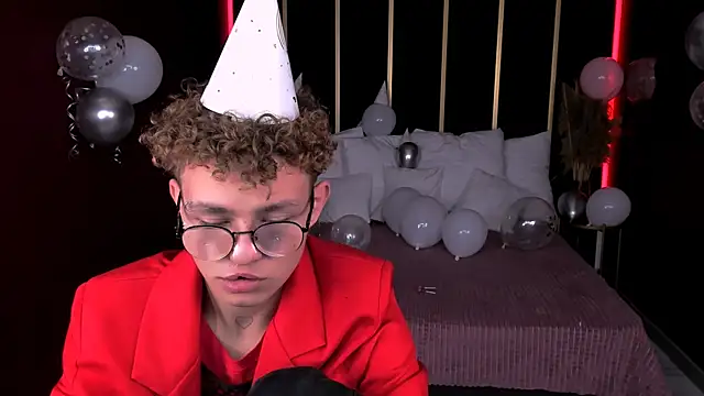 Snapshot of NathanCurl chatting on 10/21/25, 07:31 NathanCurl online show from 10/21/25, 07:31