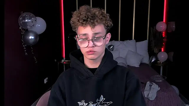 Snapshot of NathanCurl chatting on 10/21/25, 07:36 NathanCurl online show from 10/21/25, 07:36