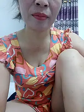 Snapshot of Livelulu chatting on 10/07/25, 01:03 Livelulu online show from 10/07/25, 01:03