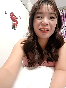 Snapshot of Livelulu chatting on 10/10/25, 01:04 Livelulu online show from 10/10/25, 01:04