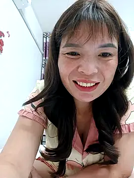 Snapshot of Livelulu chatting on 10/12/25, 05:56 Livelulu online show from 10/12/25, 05:56