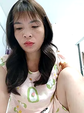 Snapshot of Livelulu chatting on 10/14/25, 09:04 Livelulu online show from 10/14/25, 09:04